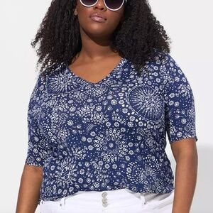 Torrid - Super Soft V-Neck Blue Bandana White Mandala Print Tunic Tee